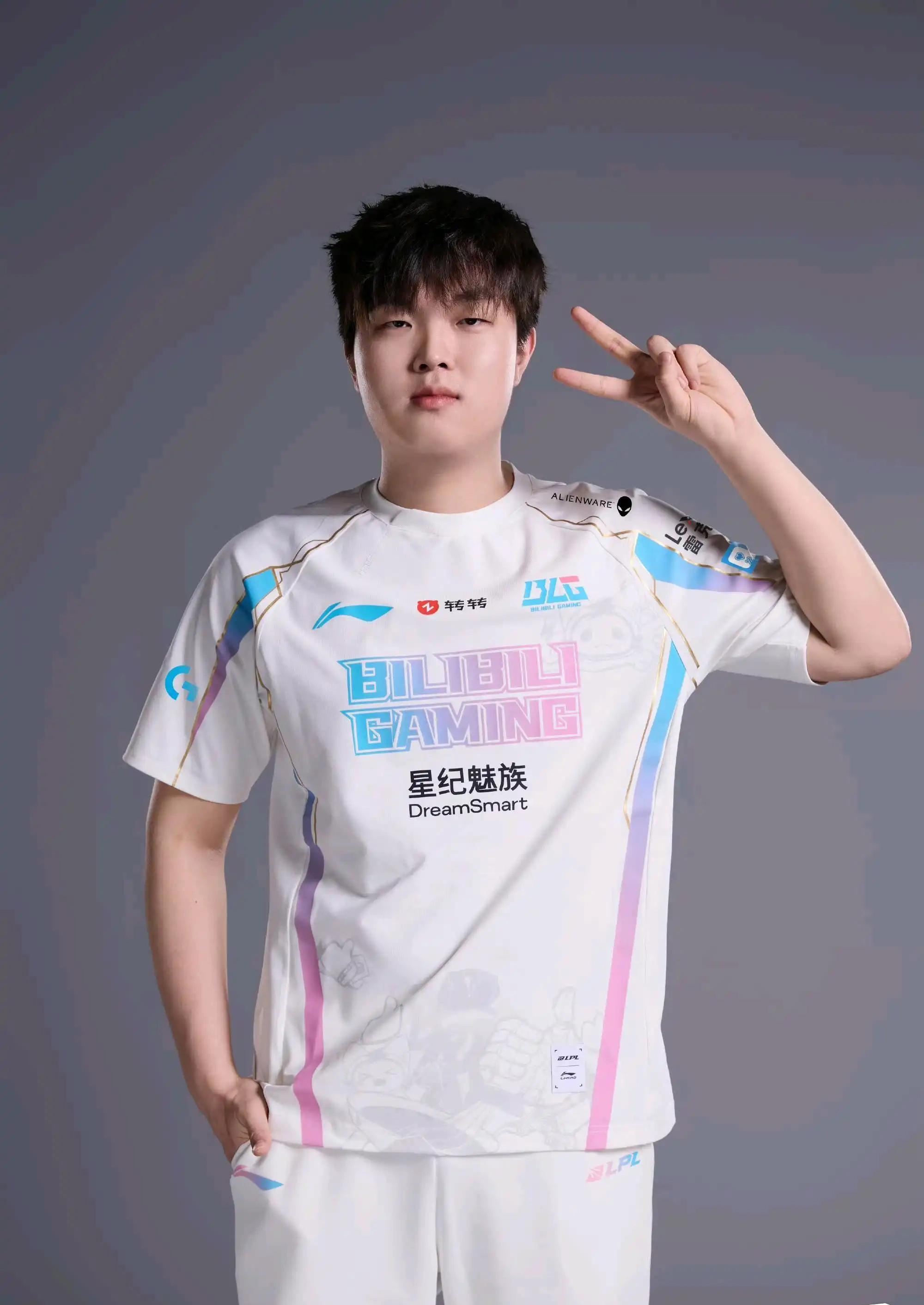 BLG血洗FNC，BDD线上压制力十足峡谷大战2025世界赛，让粉丝疯狂欢呼